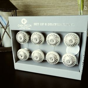 BN SET OF DRAWER KNOBS